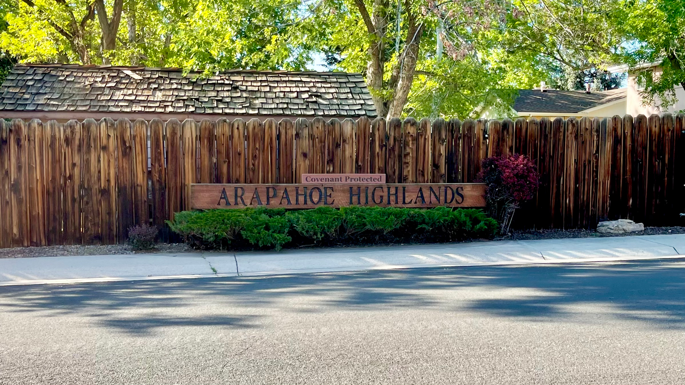 Arapahoe Highlands neighborhood entrance sign